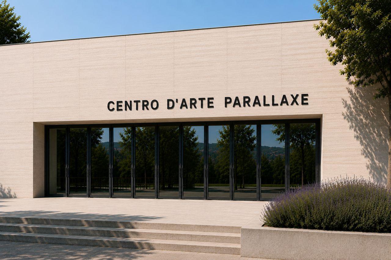 Vista principale della facciata Parallaxe, con cemento chiaro, ingresso vetrato e acciaio patinato.